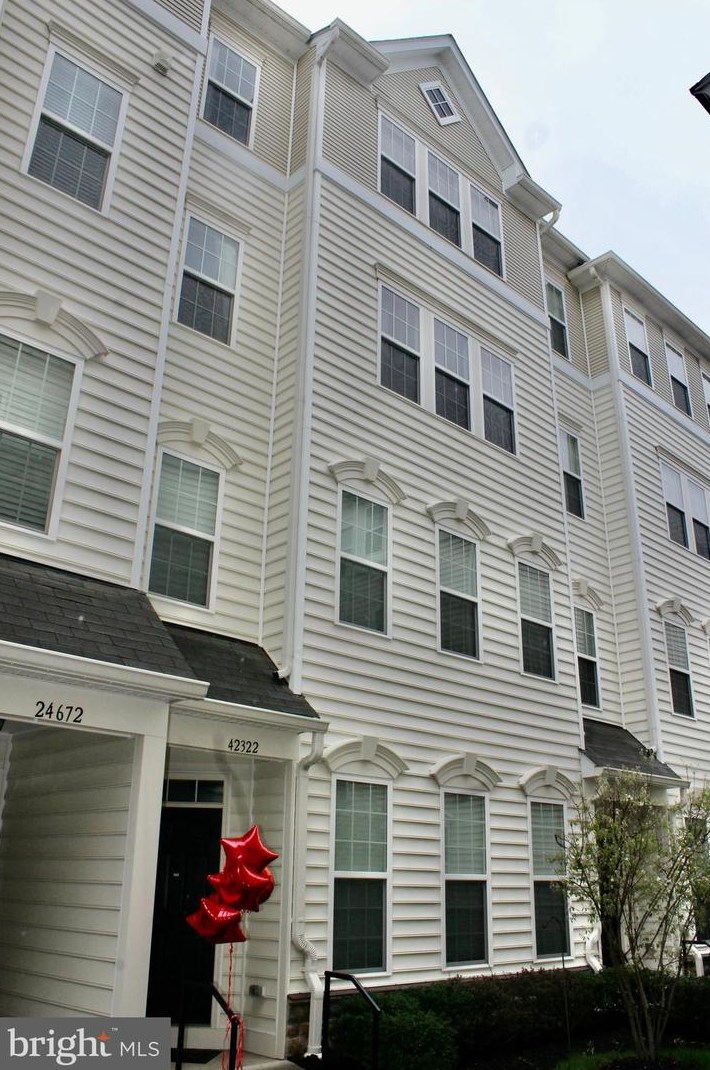 42324 San Juan Ter, Stone Ridge, VA 20105-5513