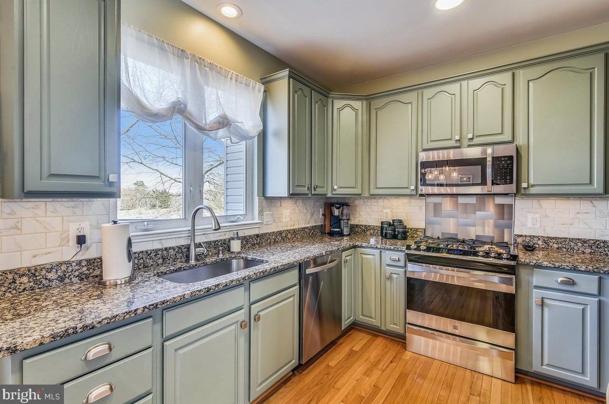 43782 Clemens Ter, Ashburn, VA 20147-4720