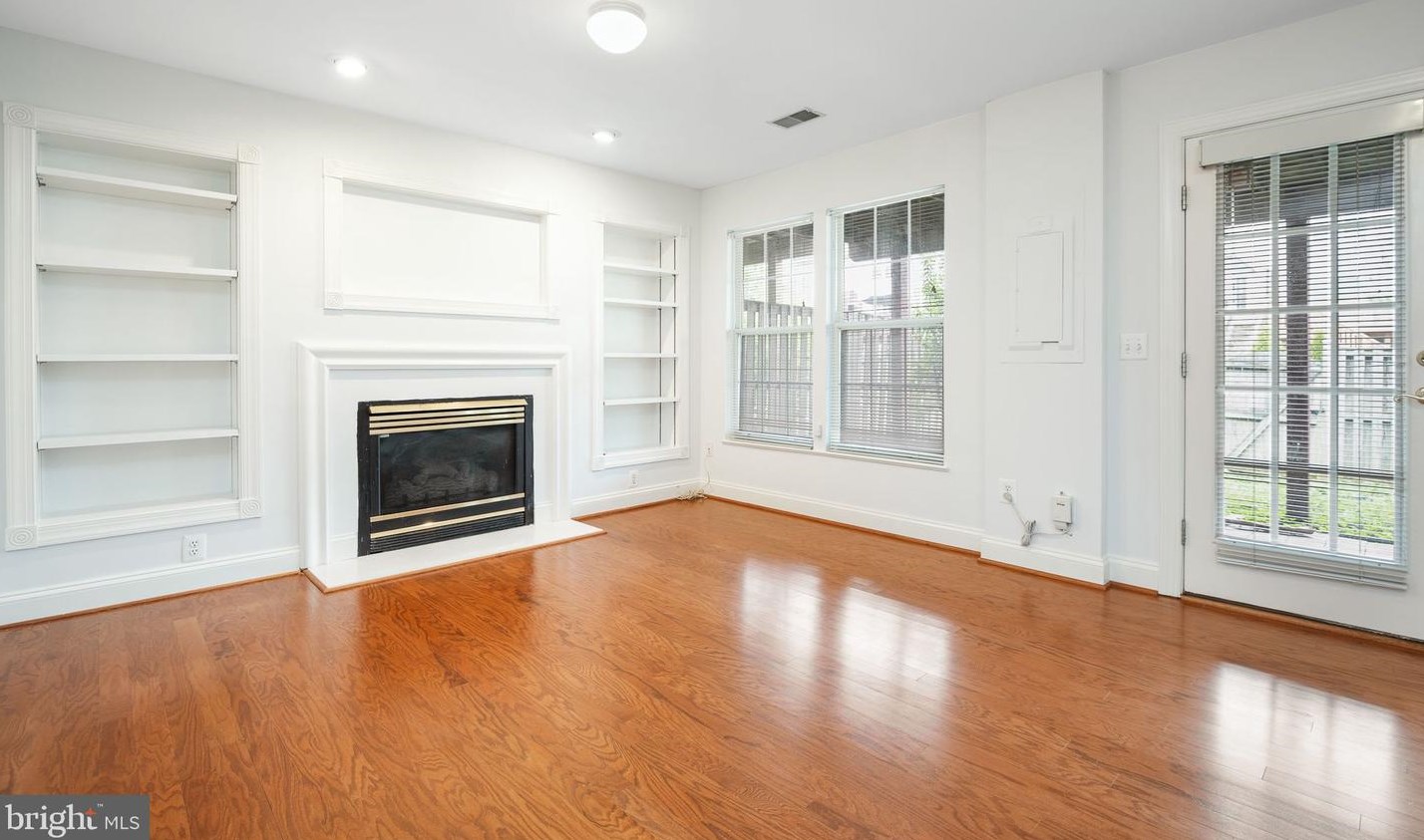 46556 River Meadows Ter, Dulles VA  20165-7219 exterior