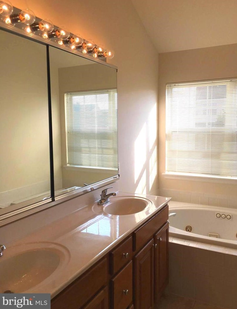 21336 Victorias Cross Ter, Ashburn VA  20147-4926 exterior