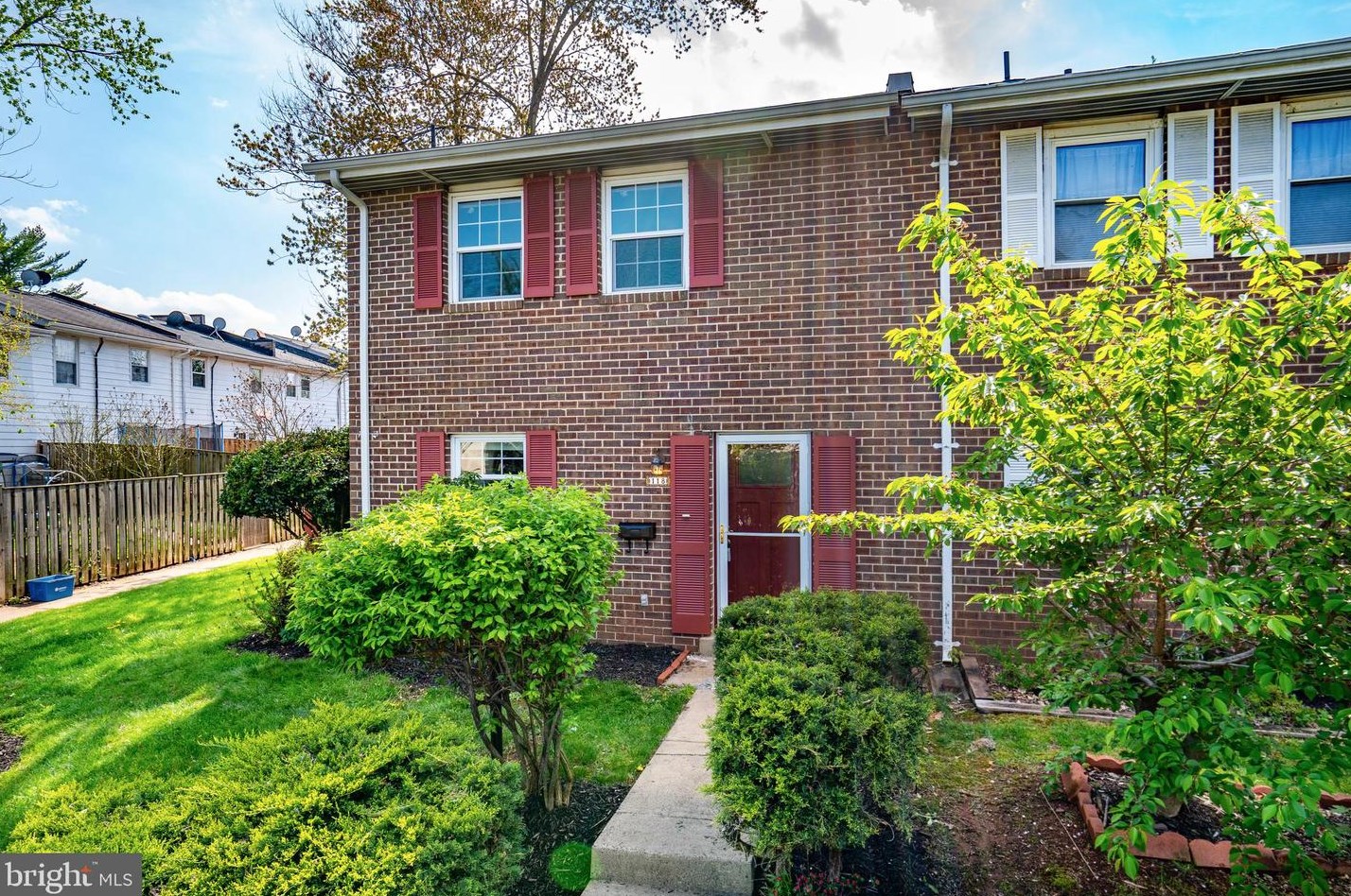 118 Maple Ave, Dulles VA  20164-4221 exterior