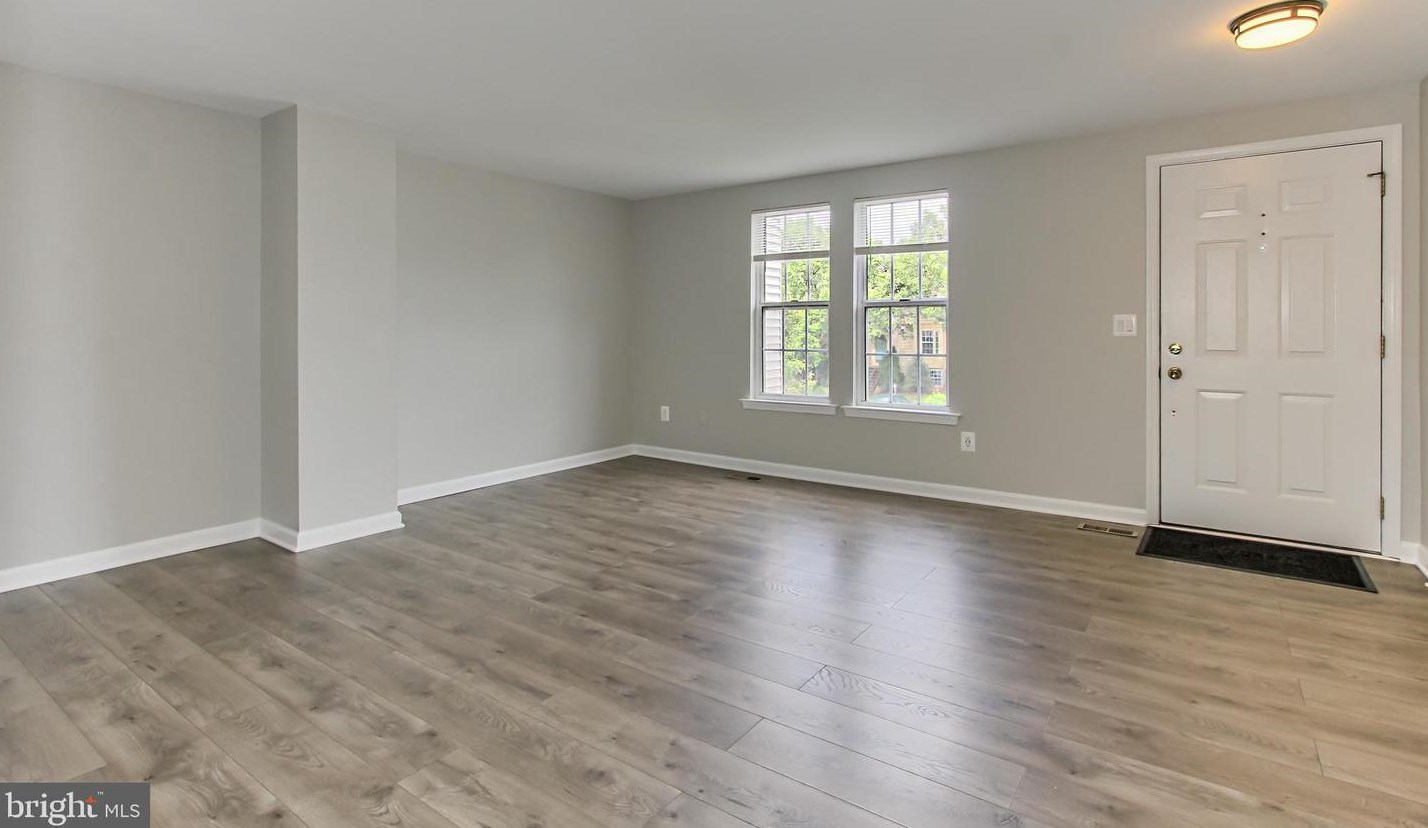 44043 Choptank Ter, Ashburn, VA 20147-3944