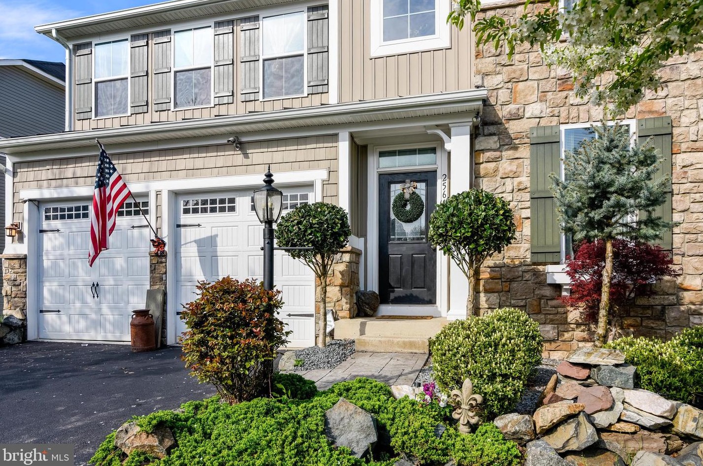25617 Gathering Glen St, Stone Ridge, VA 20105-2682