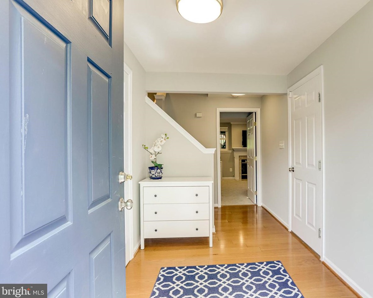 43172 Gatwick Sq, Ashburn, VA 20147-4432