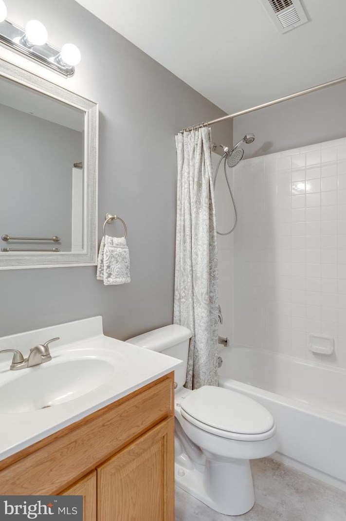 43476 Greenwich Sq, Ashburn VA  20147-4552 exterior