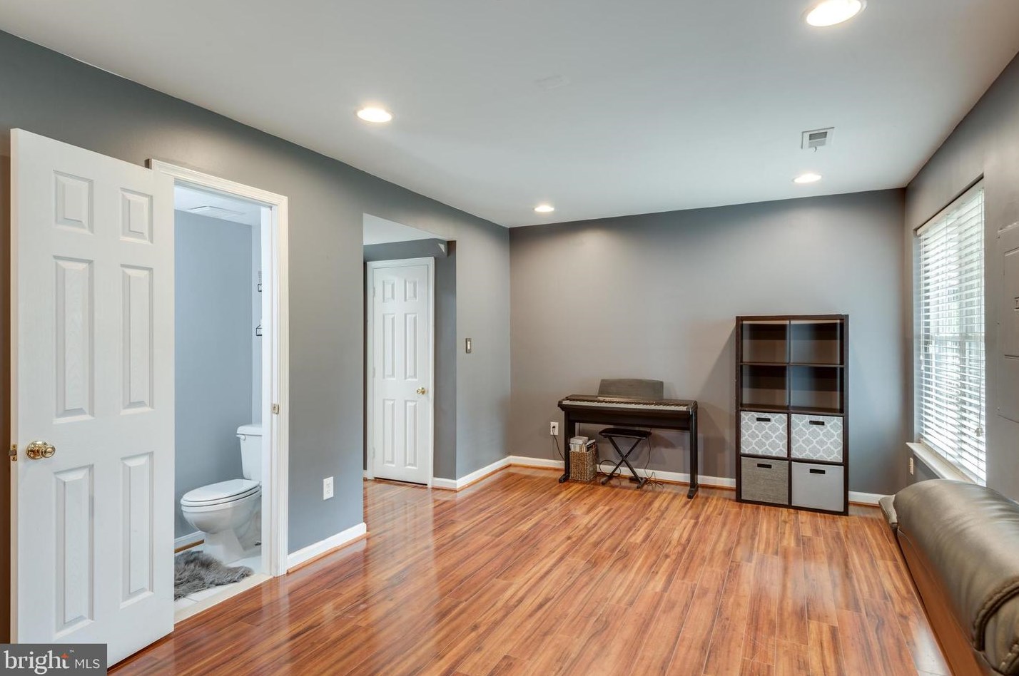 43476 Greenwich Sq, Ashburn VA  20147-4552 exterior