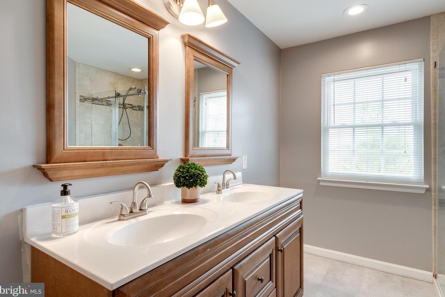 43476 Greenwich Sq, Ashburn VA  20147-4552 exterior
