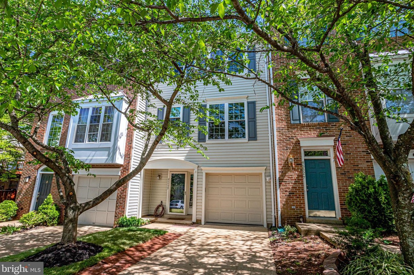 45529 Grand Central Sq, Dulles, VA 20166-3051