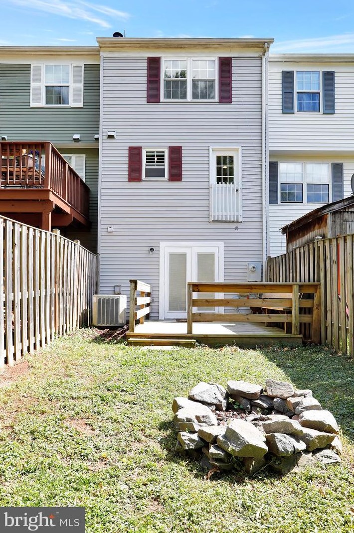 30 Bickel Ct, Dulles VA  20165-5721 exterior