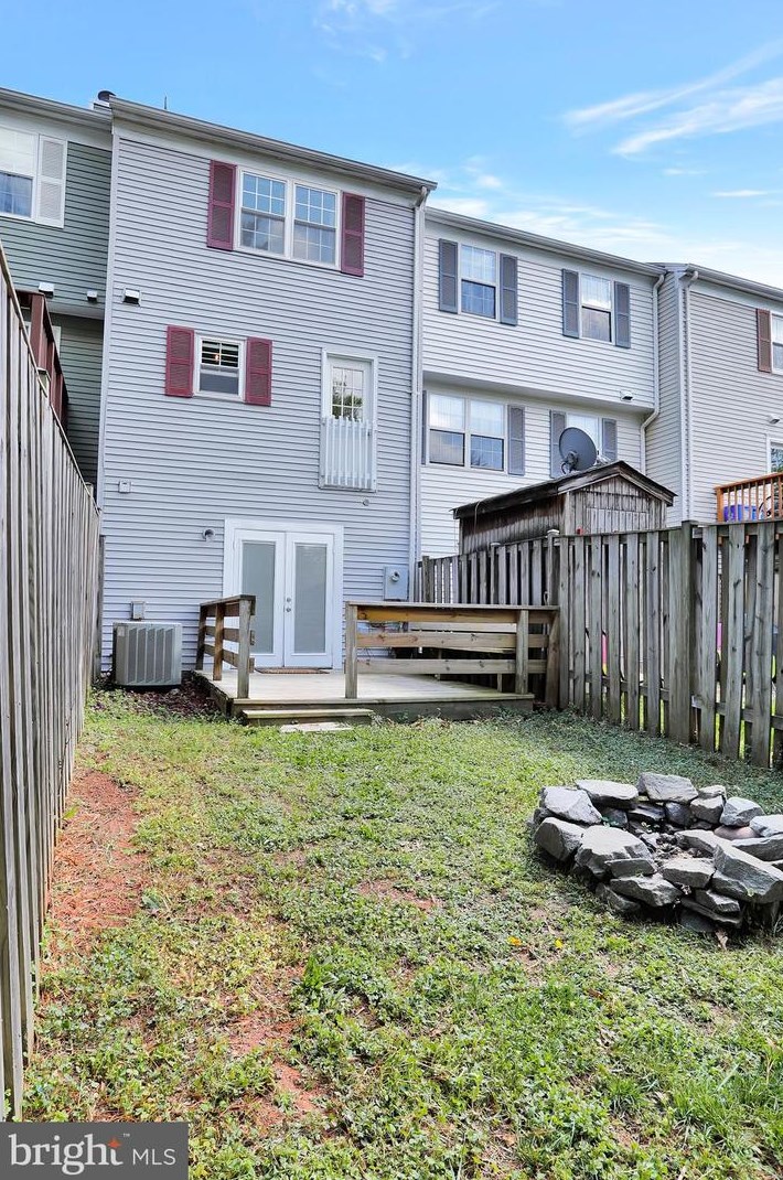 30 Bickel Ct, Dulles VA  20165-5721 exterior