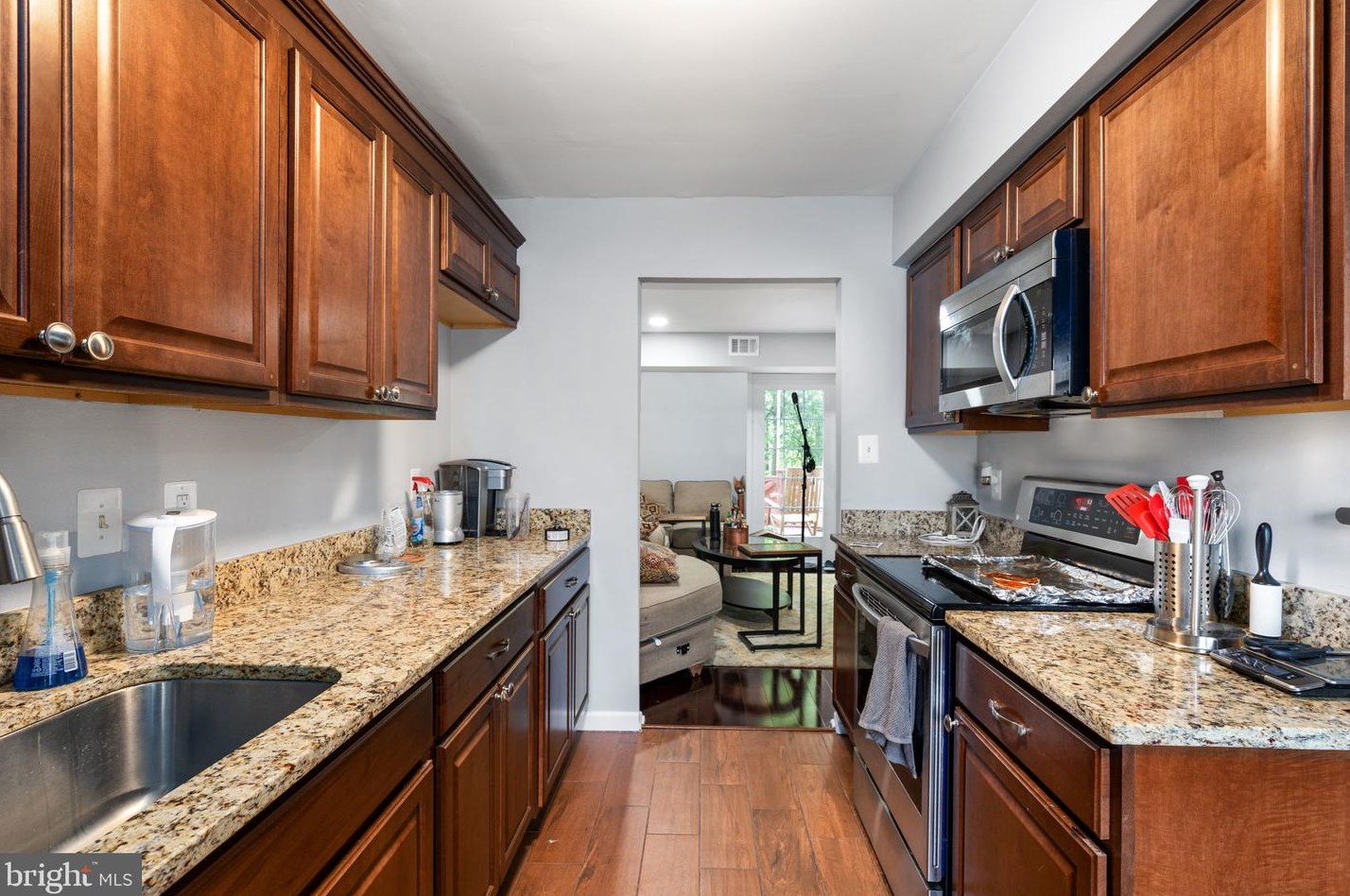 22303 Mayfield Sq, Dulles VA  20164-4972 exterior