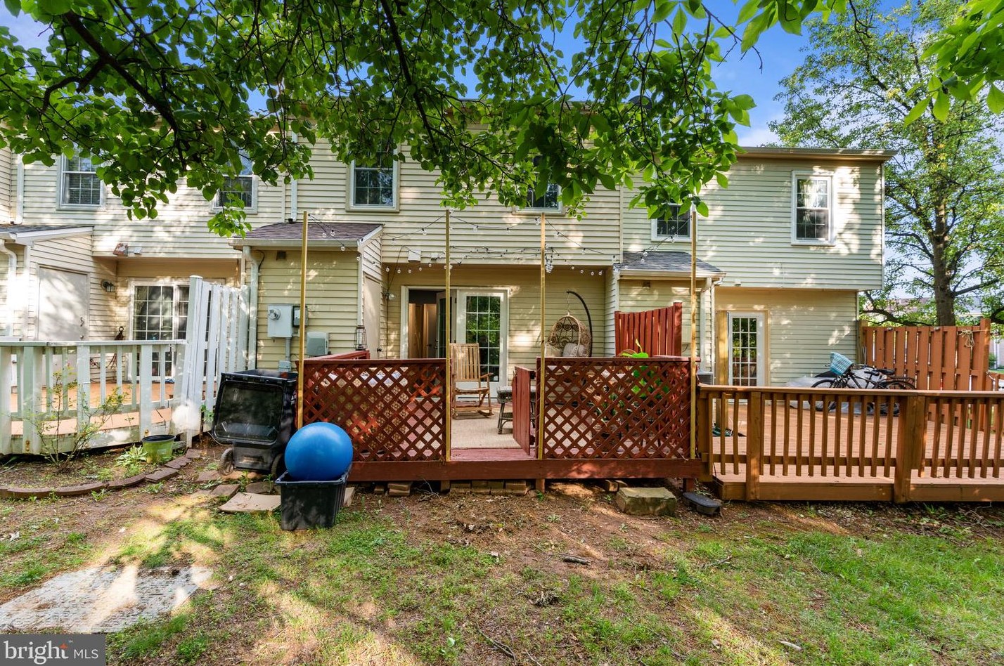 22303 Mayfield Sq, Dulles VA  20164-4972 exterior
