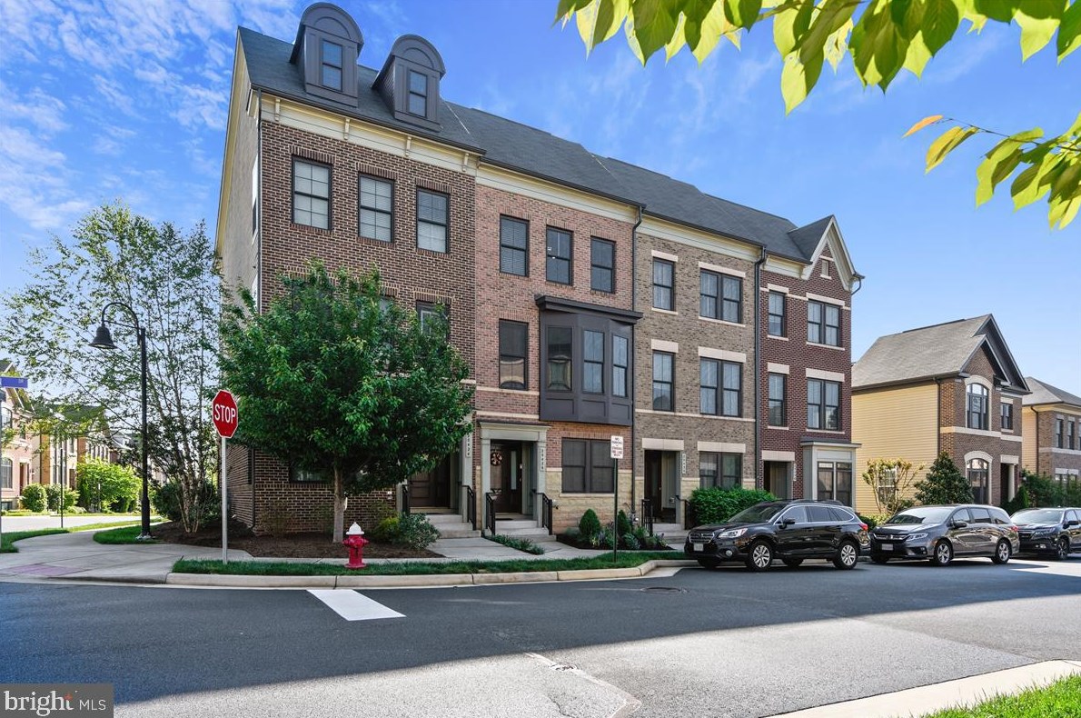 20426 Codman Dr, Ashburn, VA 20147-2522