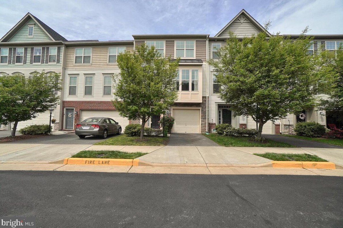 42590 Chisholm Dr, Ashburn, VA 20148-4176
