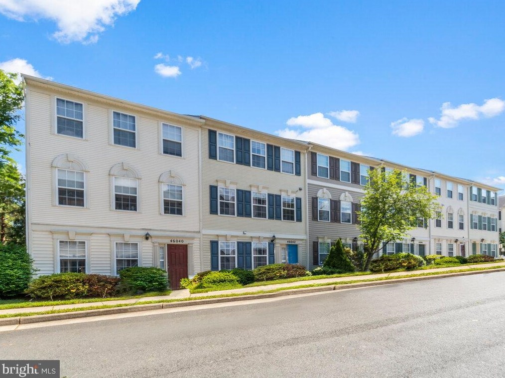 46042 Marble Ter, Dulles, VA 20166-9422