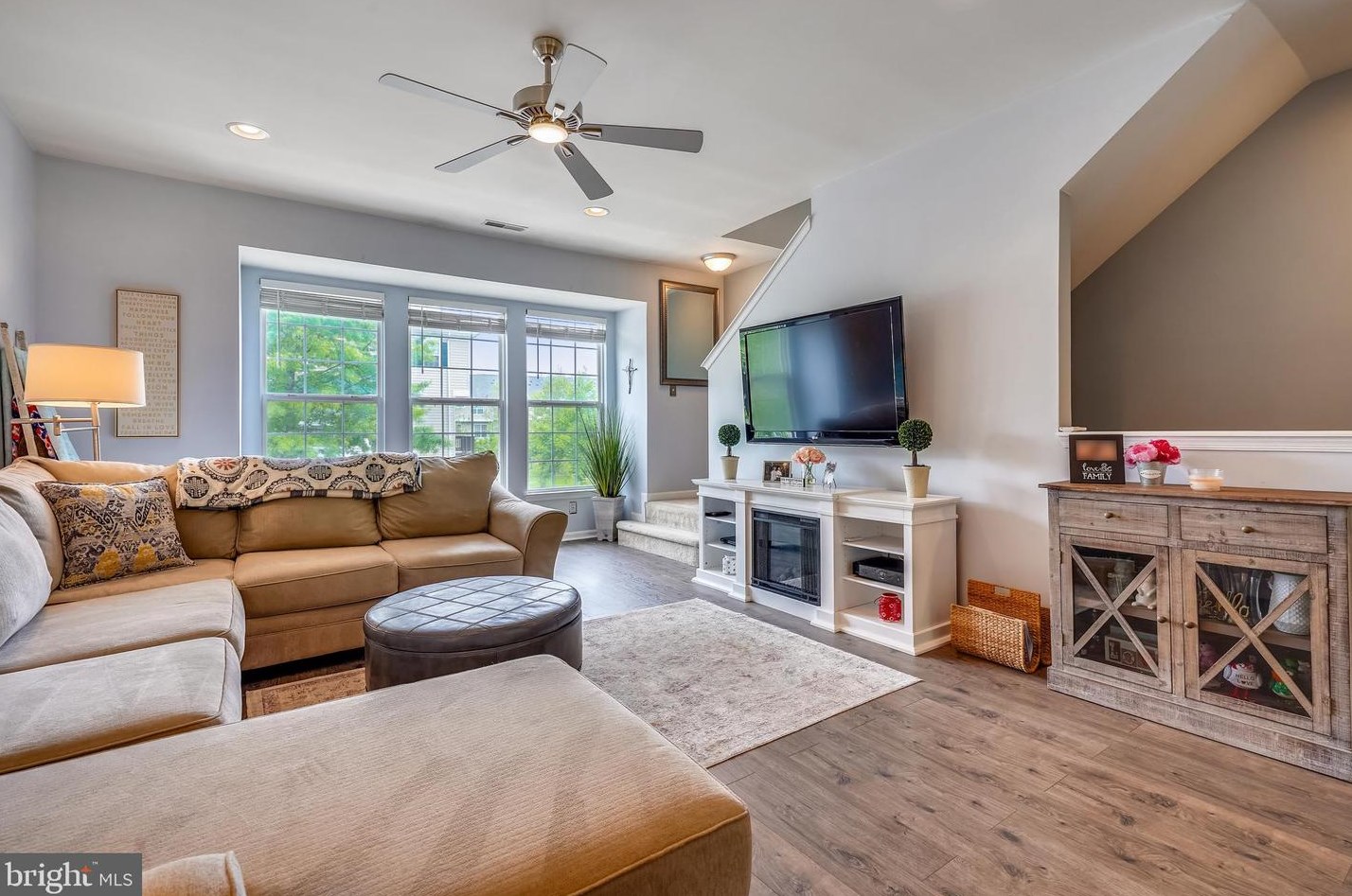 23082 Fontwell Sq, Dulles, VA 20166