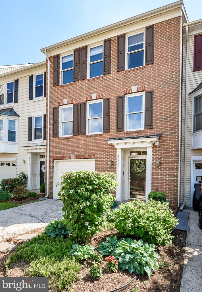 46517 River Meadows Ter, Dulles, VA 20165-7217
