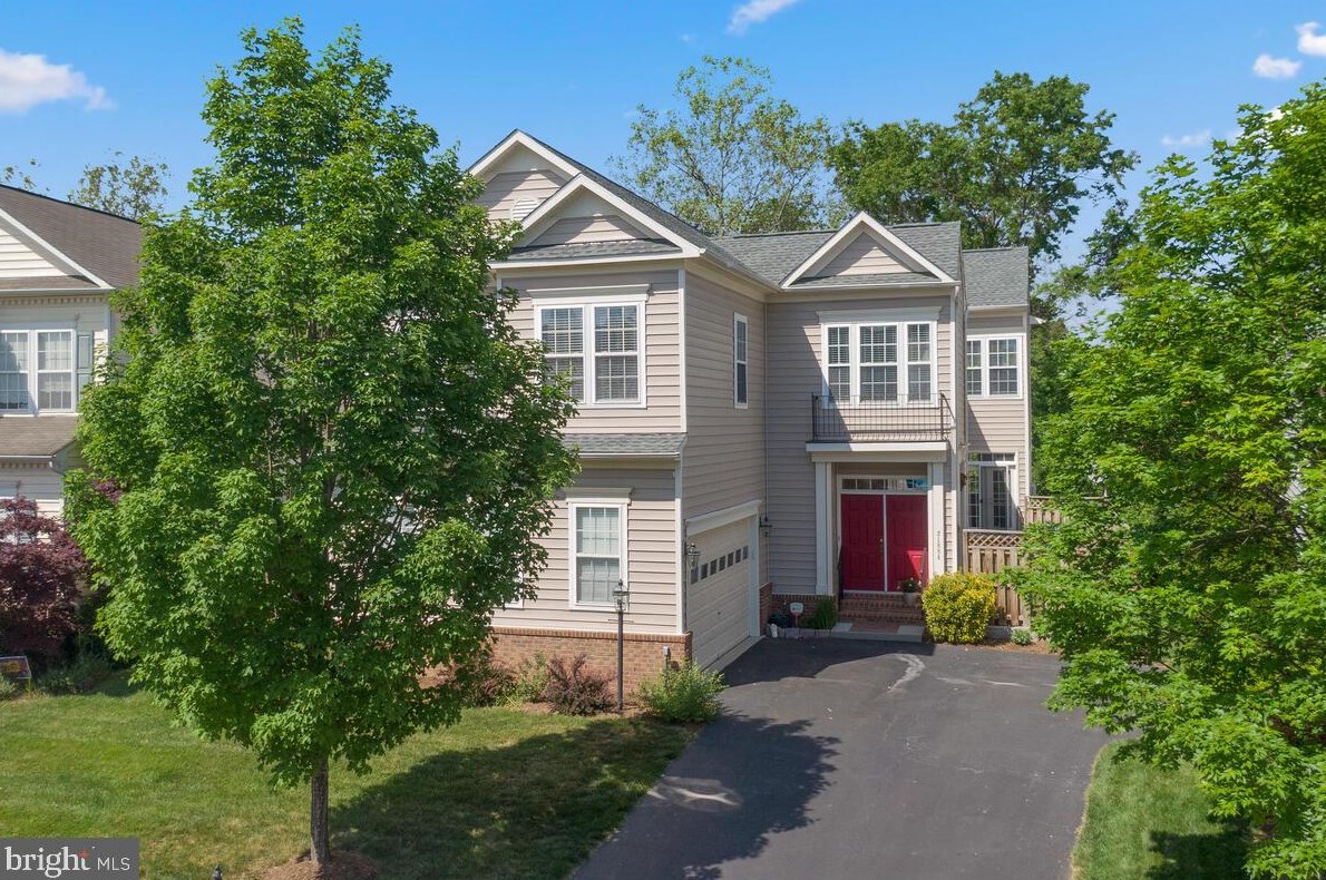 21884 Larchmont Way, Ashburn, VA 20148-4581