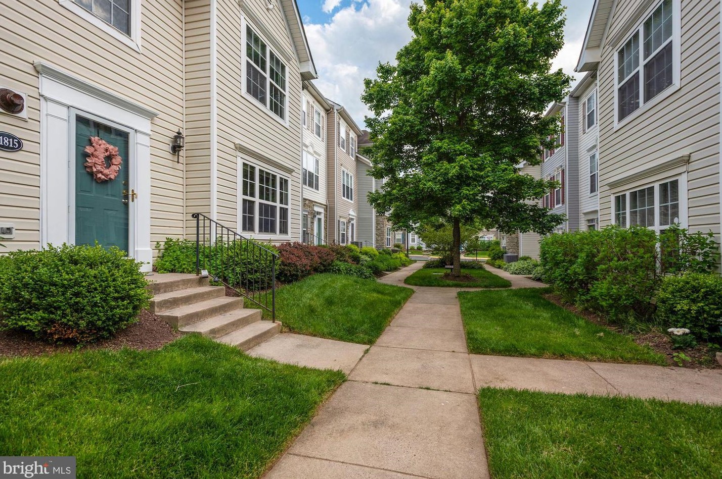 21815 Dragons Green Sq, Ashburn, VA 20147-6714