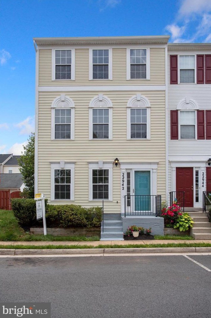 22942 Fleet Ter, Dulles, VA 20166-9486