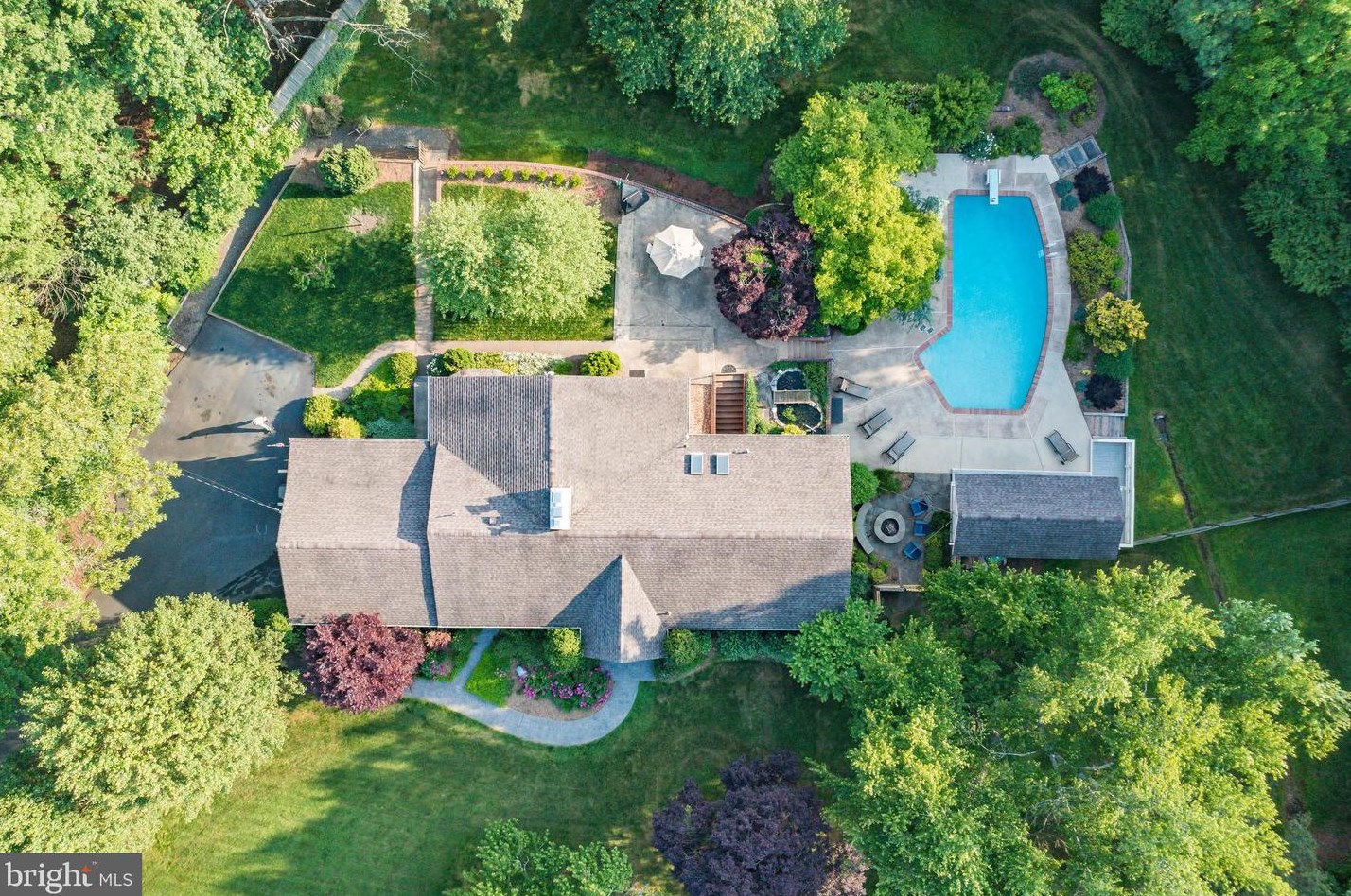39 Cedar Dr, Dulles, VA 20164-8607