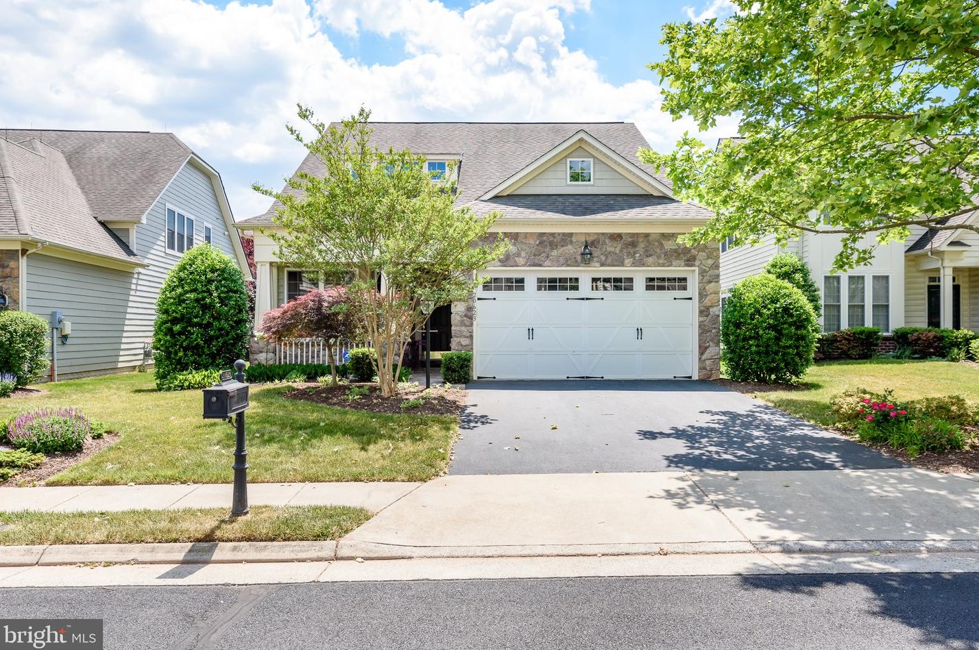 20623 Golden Ridge Dr, Ashburn, VA 20147-3872