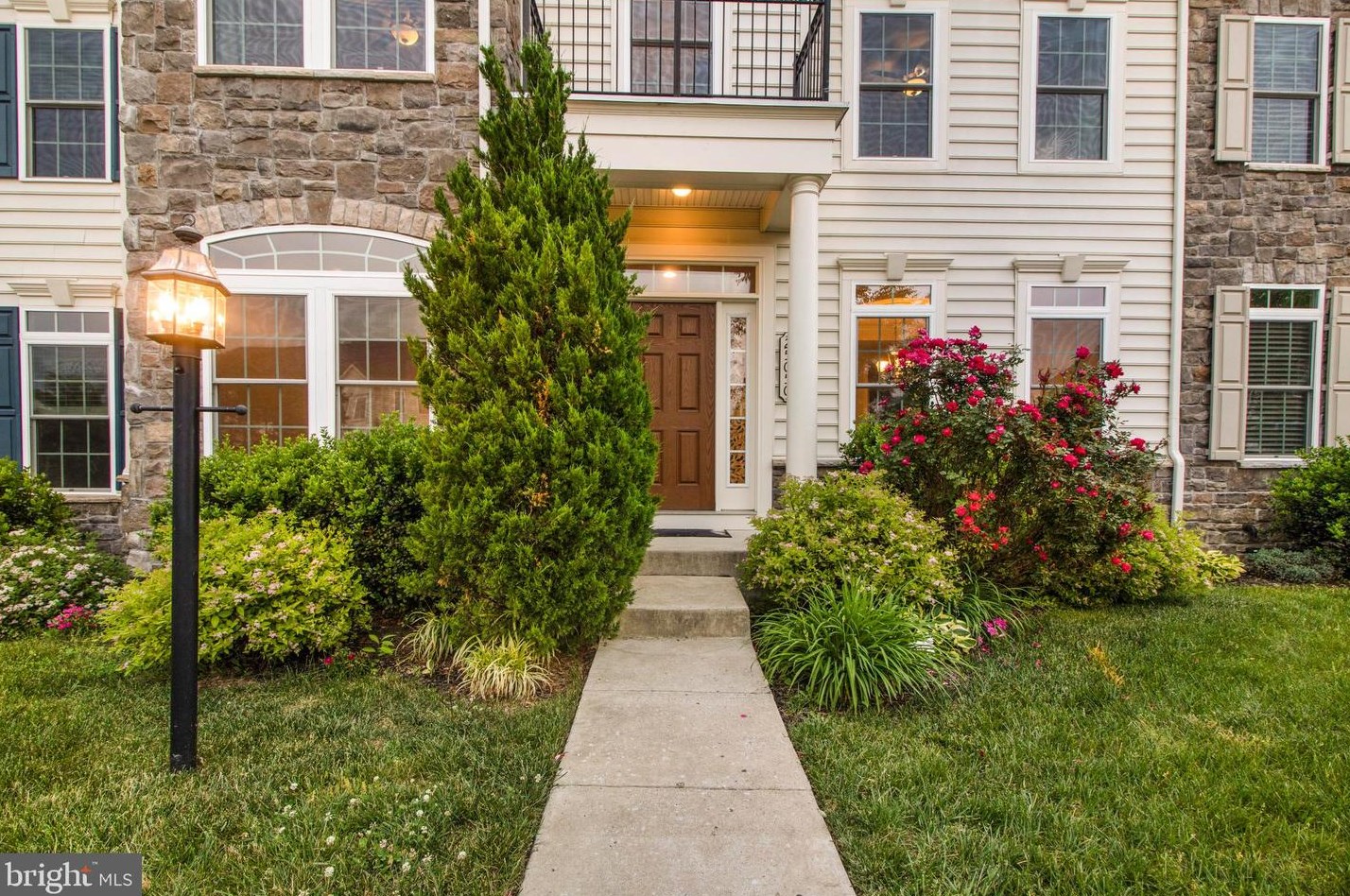 25050 Avonlea Dr, Fairfax, VA 20152-4171
