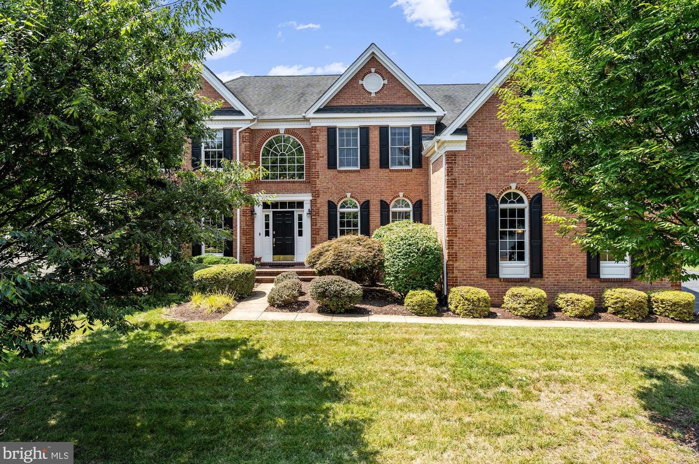 20290 Kiawah Island Dr, Ashburn, VA 20147-3169