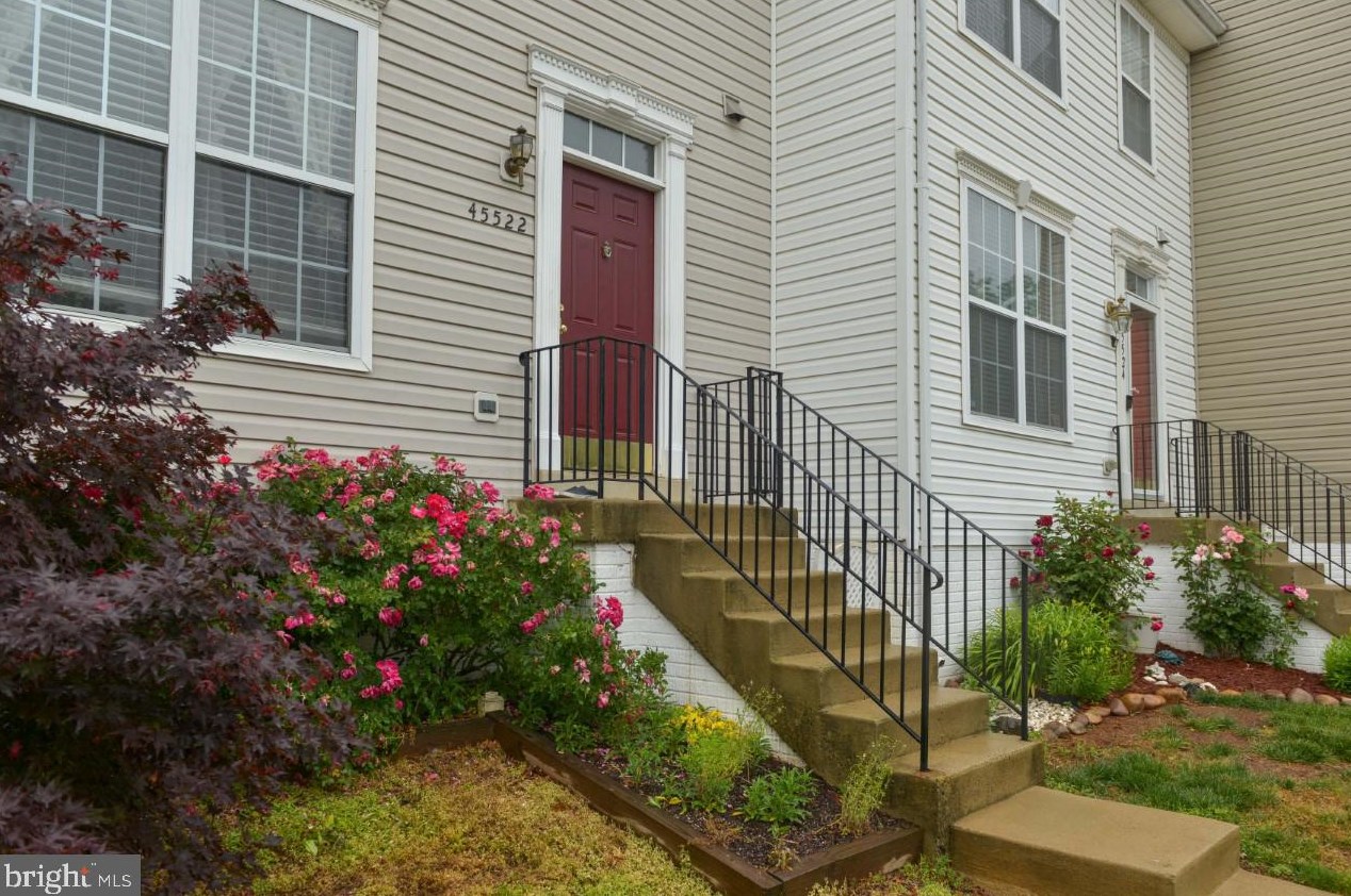 45522 Lakemont Sq, Dulles, VA 20165-6532