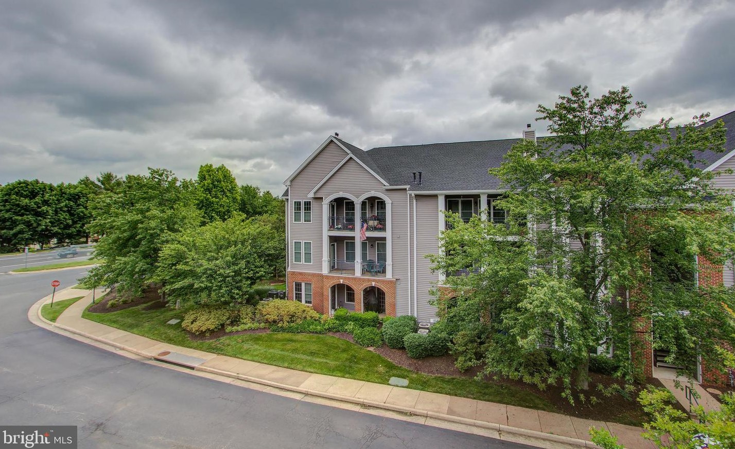 46604 Ellicott Sq, Dulles VA  20165-4329 exterior