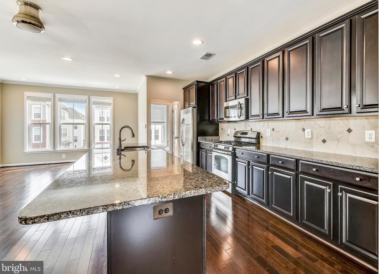 21771 Harroun Ter, Ashburn, VA 20147-6791
