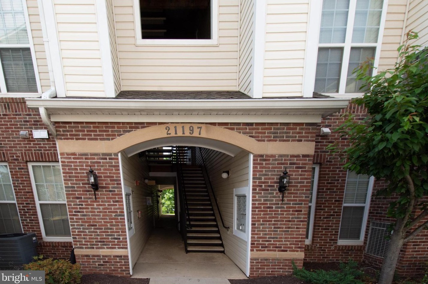 21197 Mcfadden Sq #403, Dulles, VA 20165