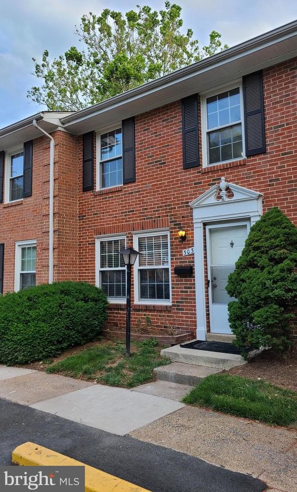 303 Dartmouth Dr, Dulles, VA 20164-3105