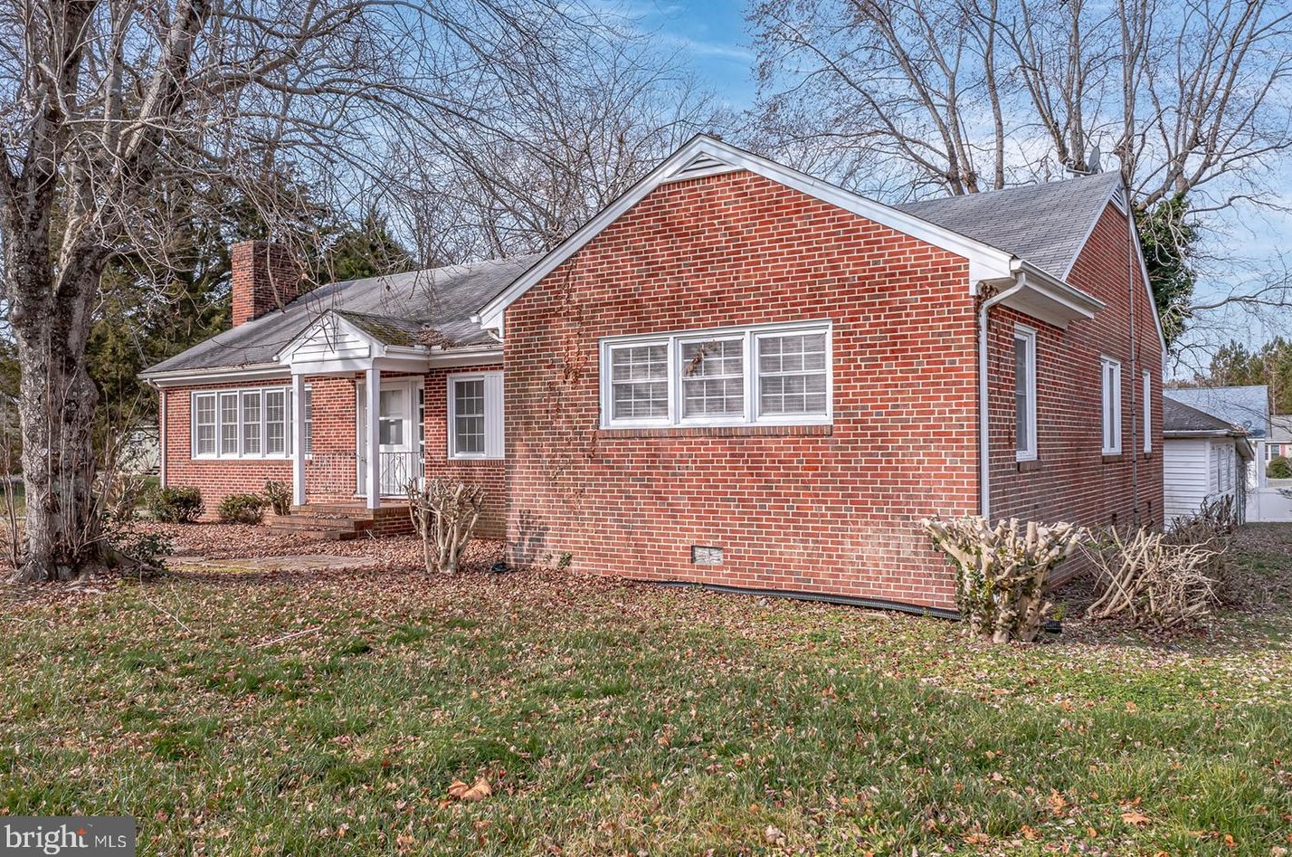 301 Church Street E, Kilmarnock, VA 22482