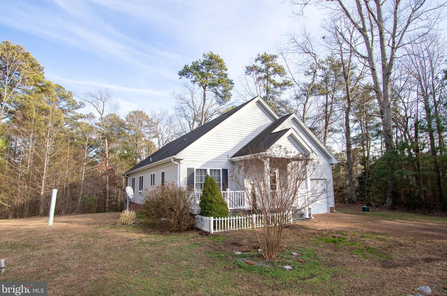 307 Baywalk Dr, Kilmarnock, VA 22482