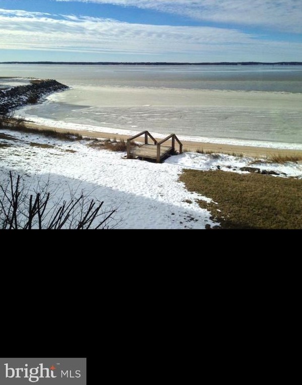 560 Riverside Dr, Lancaster VA  22503 exterior