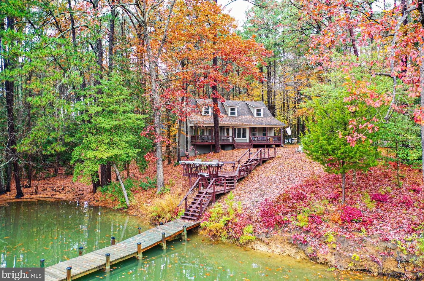 107 Timber Run Ln, Weems, VA 22576