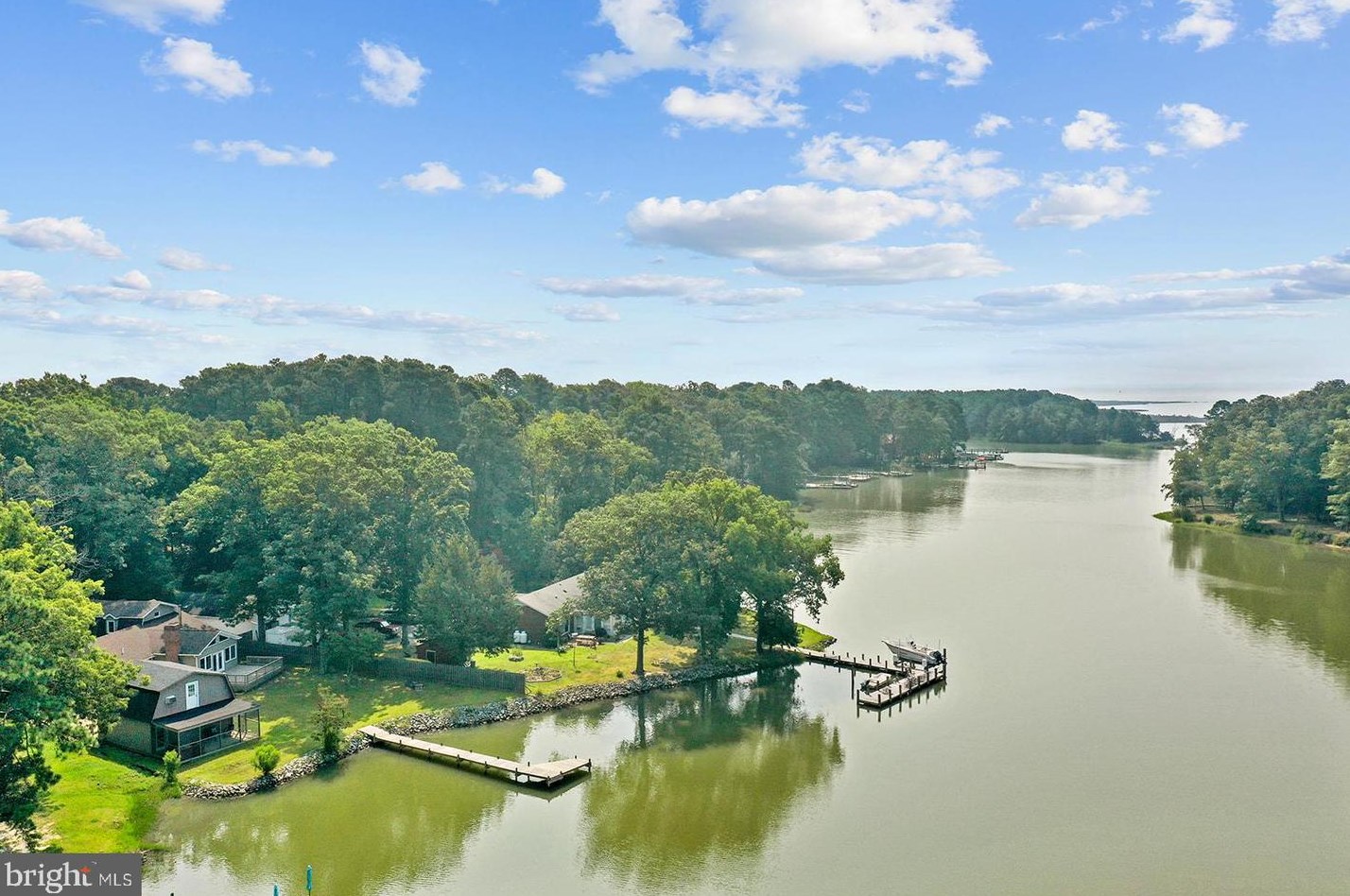 844 Monarch Shores Rd, Kilmarnock, VA 22482