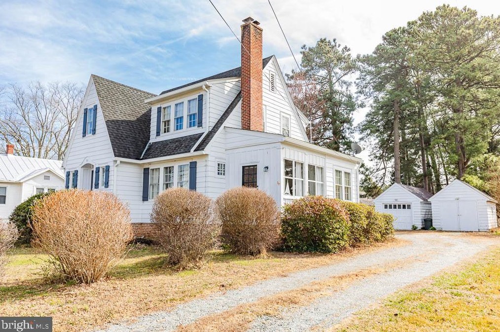 211 Irvington Rd, Kilmarnock, VA 22482