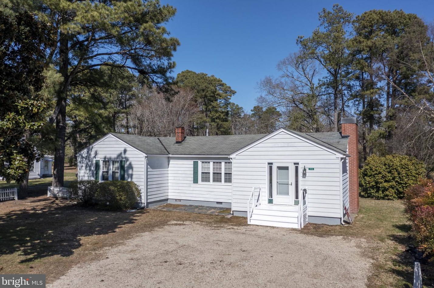 194 King Carter Dr, Irvington, VA 22480