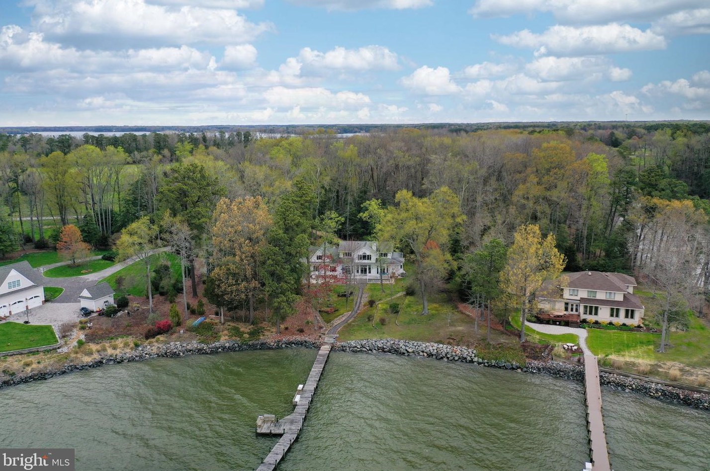 373 Cedar Pointe Dr, Weems, VA 22576