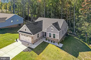 289 Pleasants Ln, Kilmarnock, VA 22482 - Photo 4