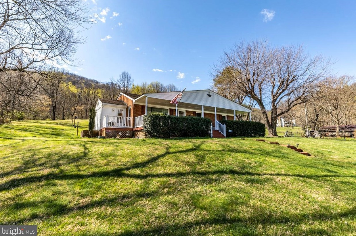 1687 Quaker Run Rd, Banco, VA 22711