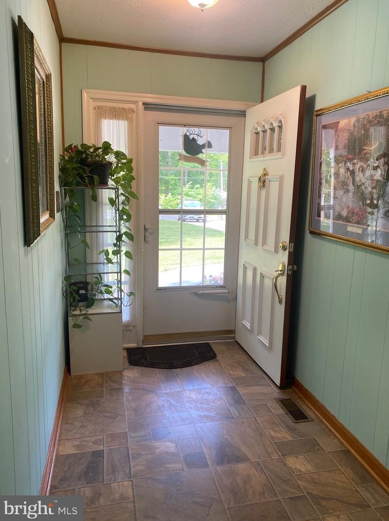 455 Woodbrook Ln, Pratts, VA 22731