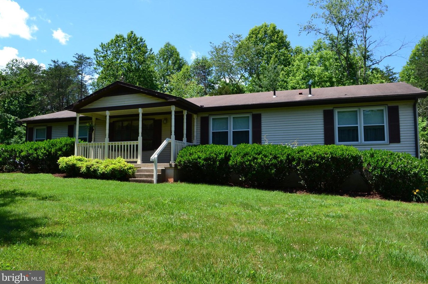 2394 Jacks Shop Rd, Uno, VA 22738-3915
