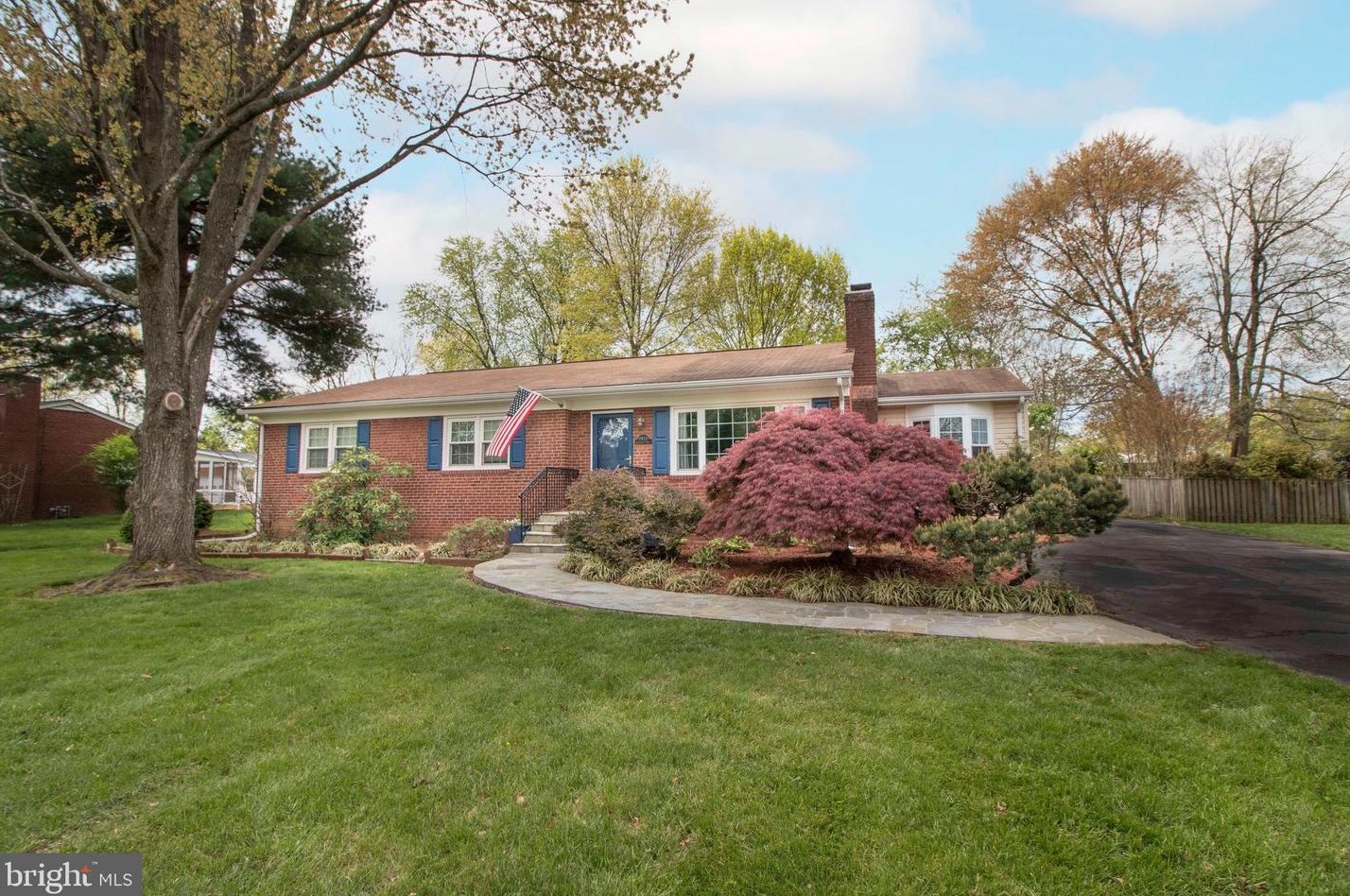 8924 Longstreet Dr, Manassas, VA 20110-4903