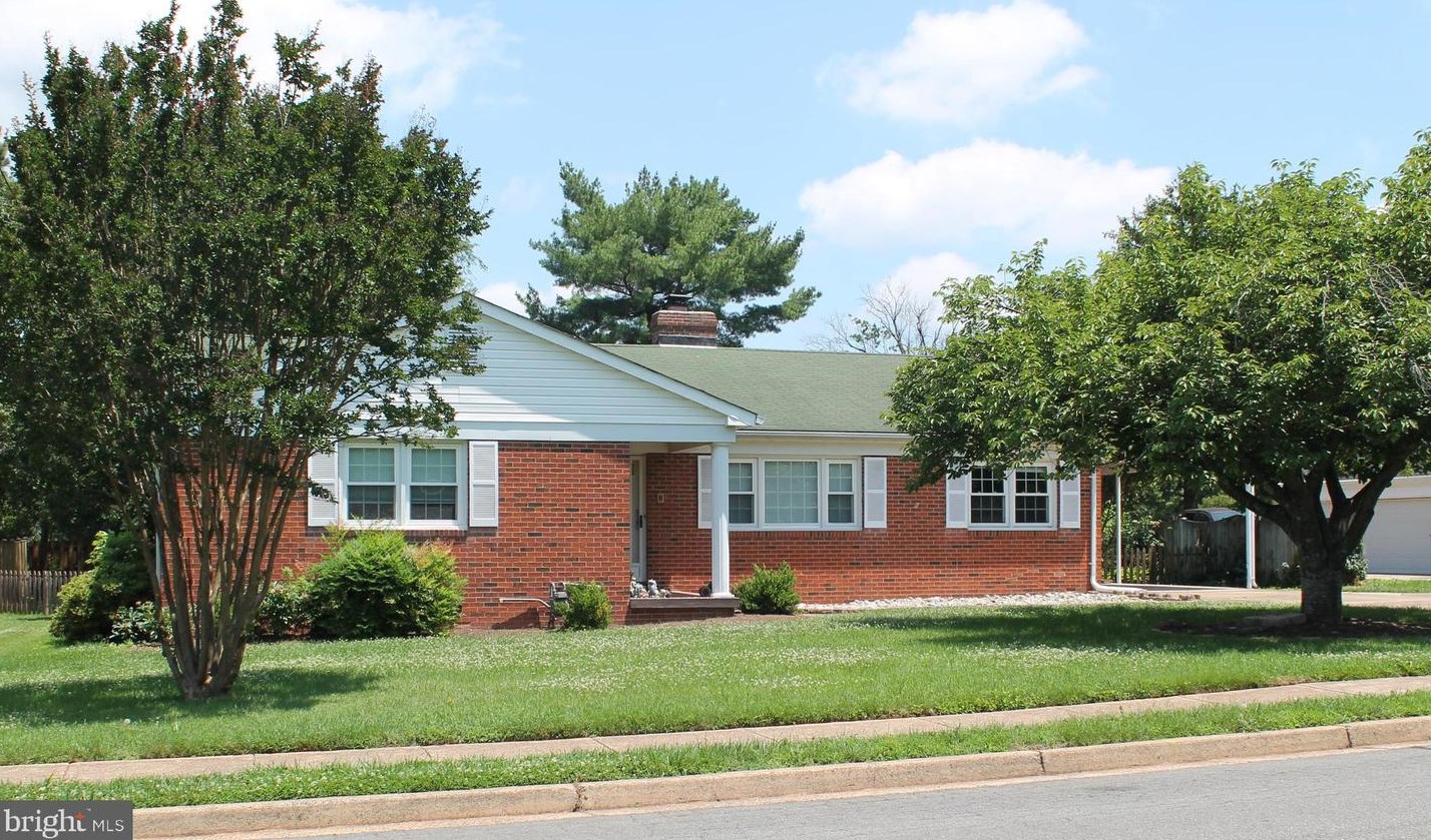 8817 Peabody St, Manassas, VA 20110-4323