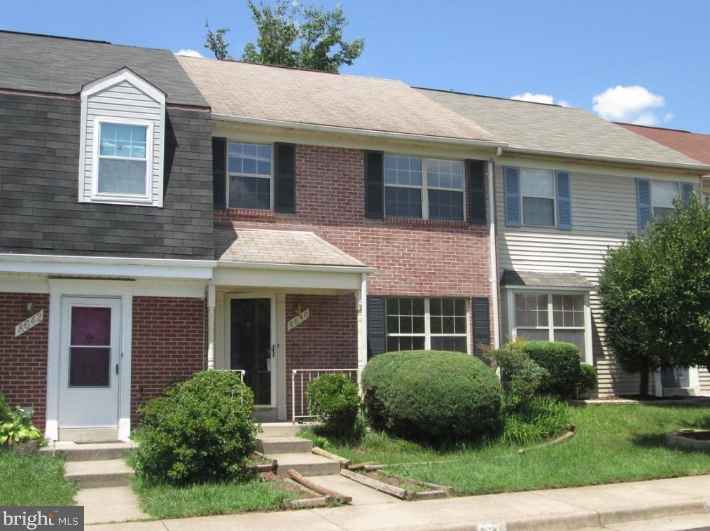 8640 Point Of Woods Dr, Manassas, VA 20110