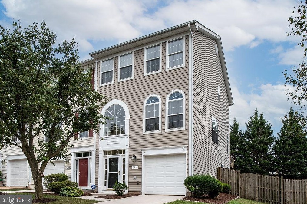 9217 Acer Ln, Manassas, VA 20110-8916