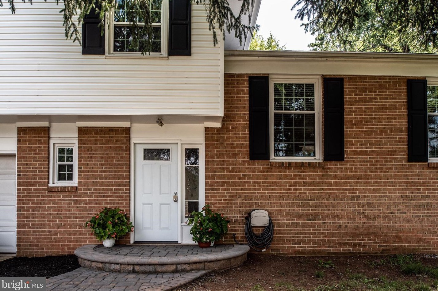 9203 Timberwood Ct, Manassas, VA 20110-4870
